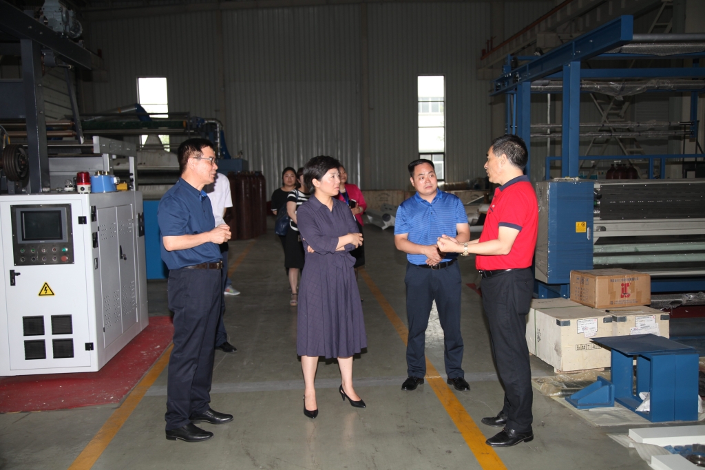 2017年6月9日，連云港市市委副書記、海州區(qū)區(qū)委書記萬聞華來鷹游集團(tuán)調(diào)研指導(dǎo)工作。