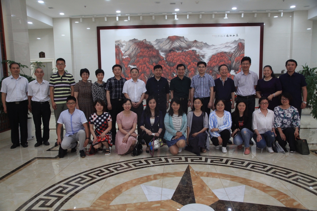 2018年6月15日，連云港市檔案局局長王永士一行到改革開放四十年陳列館調(diào)研