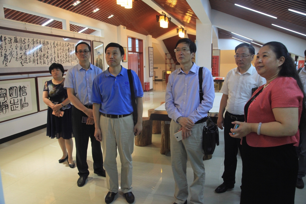 2018年6月19日，中國社科院世界政治與經(jīng)濟(jì)研究所副所長鄒治波一行調(diào)研組蒞臨鷹游集團(tuán)調(diào)研