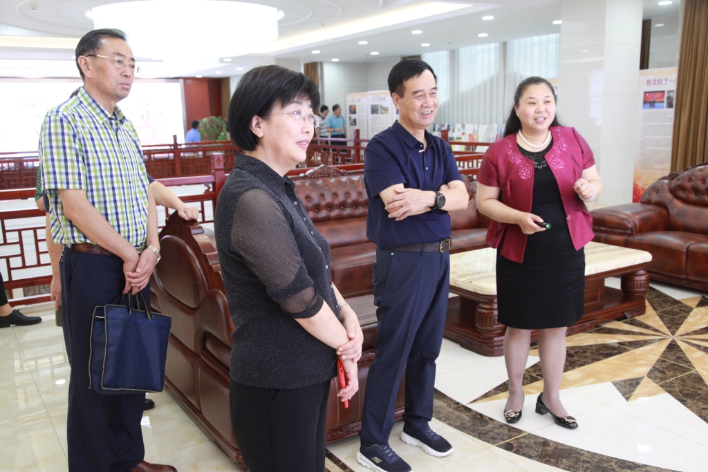 2019年9月17日，連云港市人力資源和社會(huì)保障局程曉紅局長蒞臨鷹游集團(tuán)交流指導(dǎo)